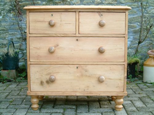 Antique Victorian pine chest of drawers